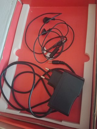 Cargador y Auriculares Woxter Originales