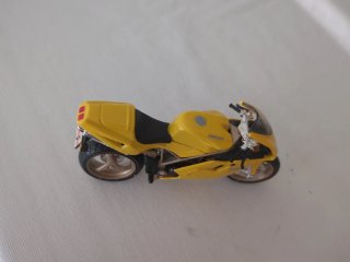 Miniatura moto DUCATI 748 gialla