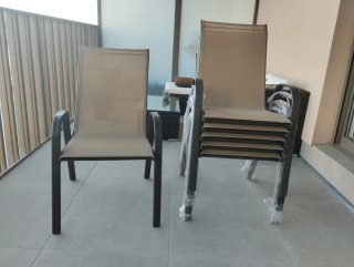 Sillas de jardín apilables beige y negro