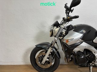 SUZUKI GSR 600