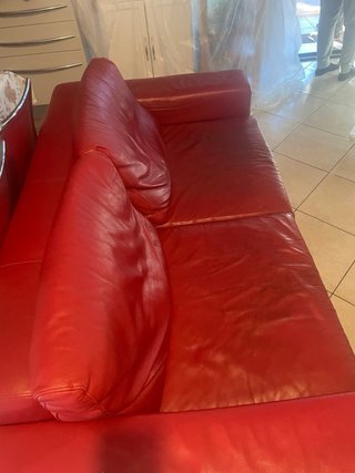 Divano in pelle rosso