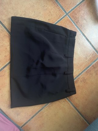 Falda negra elegante