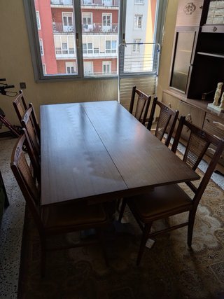Mueble de salón con vitrina y cajones