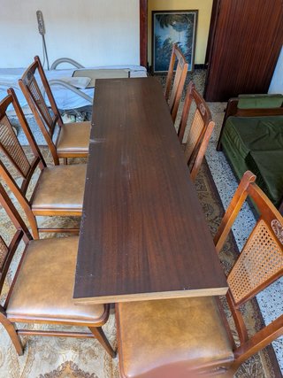 Mueble de salón con vitrina y cajones