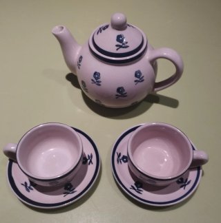 Tetera y 2 tazas de cerámica