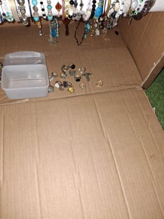Lote Collares , Pulseras y pendientes de  Bisuterí