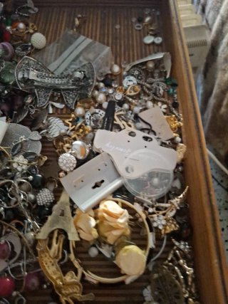 Lote Collares , Pulseras y pendientes de  Bisuterí