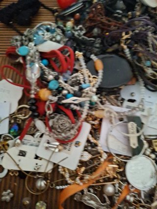 Lote Collares , Pulseras y pendientes de  Bisuterí