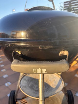 Barbacoa Weber Negra y Dorada