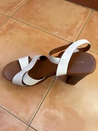 Sandalias Gloria Ortiz Piel Talla 39. Son comodas.
