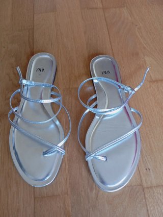Sandalias Planas Plateadas Zara