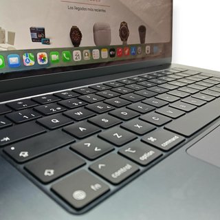 MACBOOK AIR M4 15" 256GB 16 RAM CON CAJA COMPLETA
