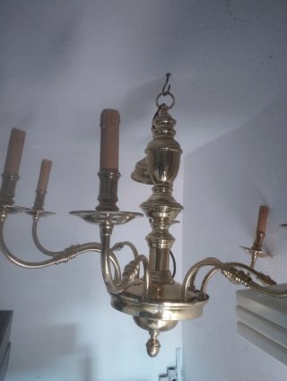 Lámpara de techo dorada de metal