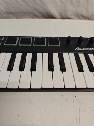 Teclado MIDI Alesis Vmini