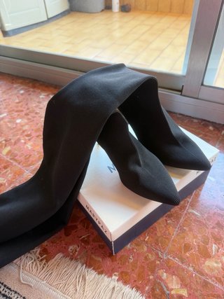 Botas altas de tacón negras