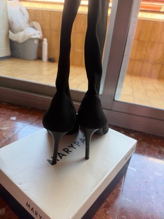Botas altas de tacón negras