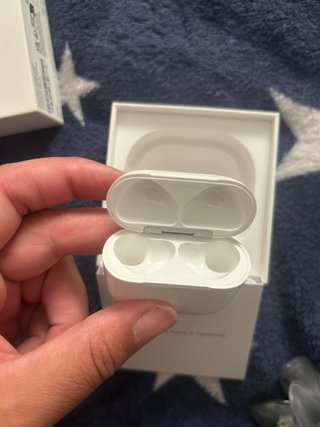 Estuche AirPods 4 Original Apple + Caja
