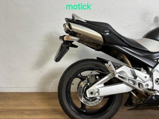 SUZUKI GSR 600