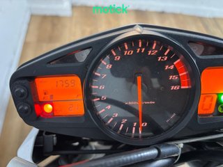 SUZUKI GSR 600
