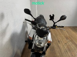 SUZUKI GSR 600
