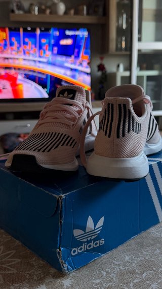 Deportivas Adidas rosas talla 38