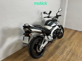SUZUKI GSR 600