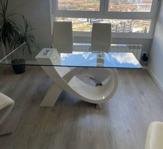 Mesa de comedor cristal y base blanca