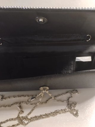 Cartera de mano elegante con pedrería
