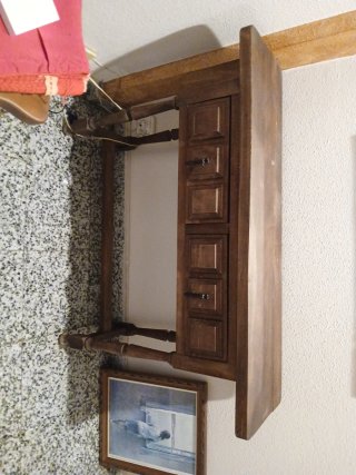 Mesa recibidor vintage estilo castellano