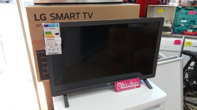 Smart TV LG 24 24TL520S en su caja