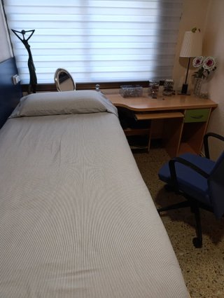Cama nido 90 con escritorio-zapatero y silla.