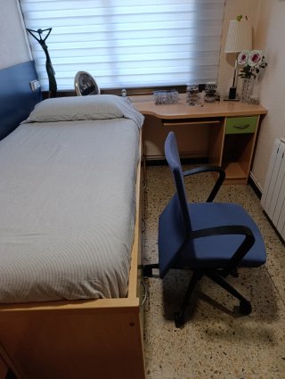 Cama nido 90 con escritorio-zapatero y silla.