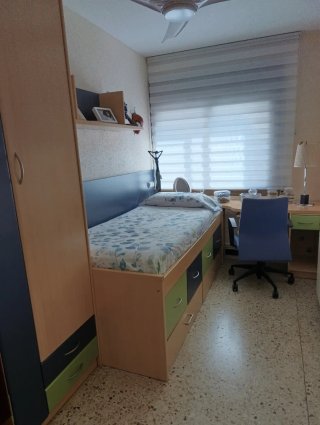 Armario y cama nido 90, escritorio-zapatero-silla.