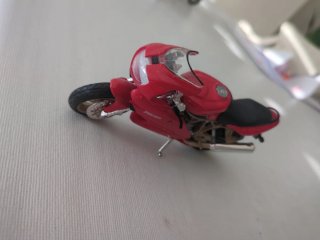Miniatura moto Ducati rossa