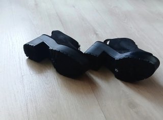 Sandalias plataforma negras con cremallera