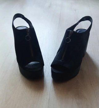 Sandalias plataforma negras con cremallera