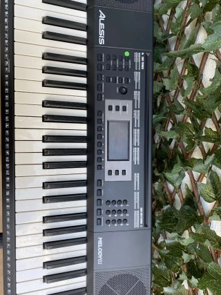 Teclado Eléctrico Alesis Melody 61