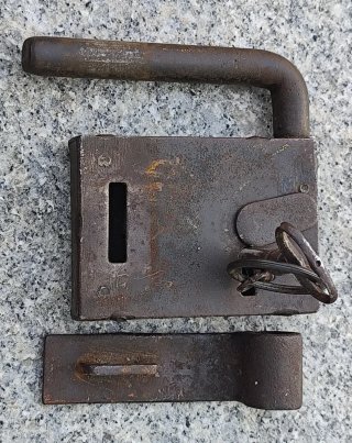 Candado antiguo hierro llaves