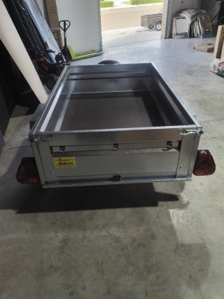 Remolque galvanizado con rueda de repuesto