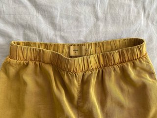 Bermuda efecto desgastado amarillo