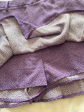 Falda pantalón morada con puntos negros