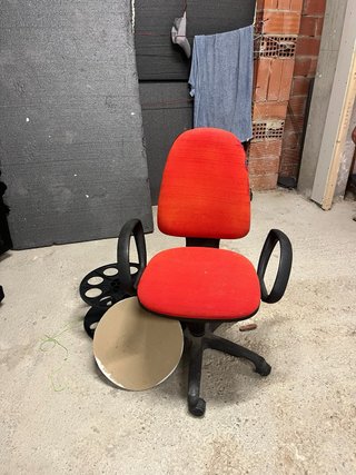 SE REGALAN MUEBLES VIEJOS PARA VACIAR UN BAJO
