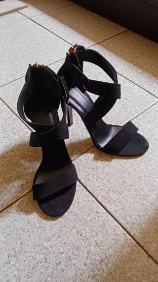 Sandali neri scamosciati tacco 38
