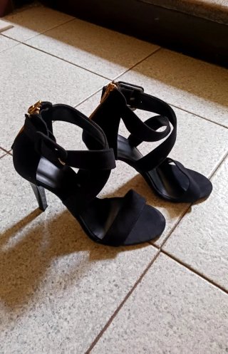 Sandali neri scamosciati tacco 38