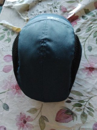 Gorra de seguridad negra y gris para equitación