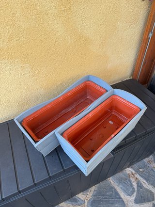 Maceteros de madera celestes  y verde