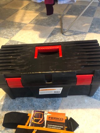Caja de herramientas y cinturón porta herramientas