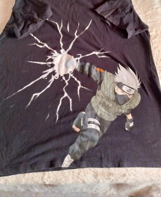 Camiseta Negra Estampada Anime