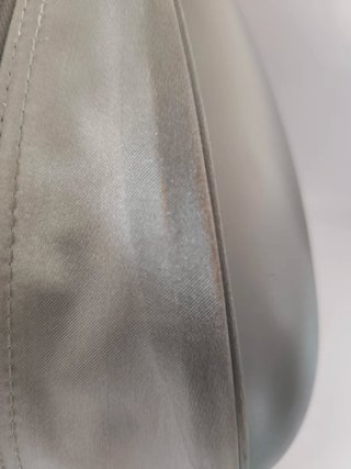 Mochila rígida de chica deDatabank plateada.