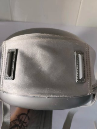 Mochila rígida de chica deDatabank plateada.